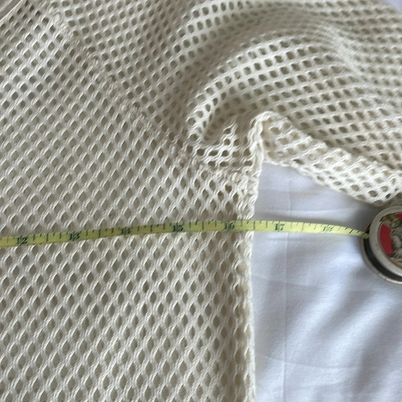 Women’s Express Sz S diamond eyelet cream shirt/cover up. 3/4 sleeves. So cute - Picture 3 of 6